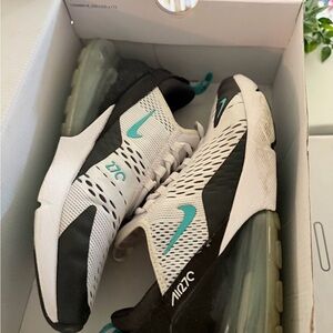 Nike Air Max 270 Box in Gray and Black